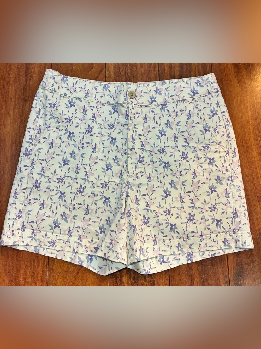 JACHS Girlfriend White Floral Print Women's Shorts